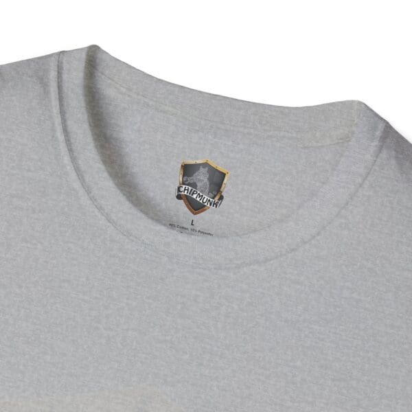 A close-up of the collar on the Hear The Stupid T-Shirt reveals a gray design with the Chipmunk brand logo inside, accompanied by a shield motif and text. This large-sized shirt is composed of 95% cotton and 5% polyester.