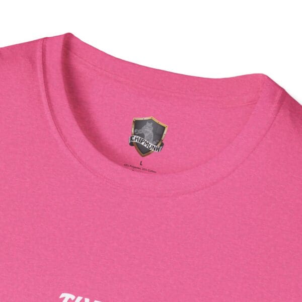 Close-up of the neckline of The Man T-Shirt in pink, featuring the Chipmunk brand logo and size label. Made from 65% polyester and 35% cotton.